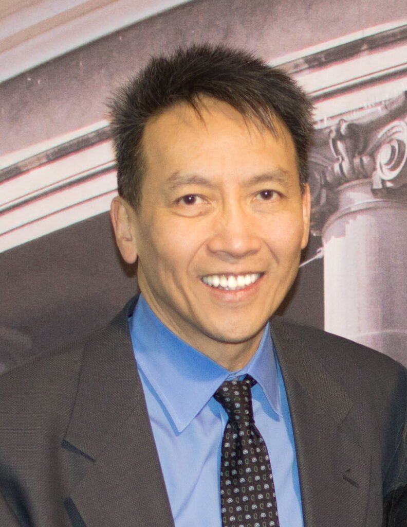 Dr Chen Lee est un chirurgien plasticien de Montréal